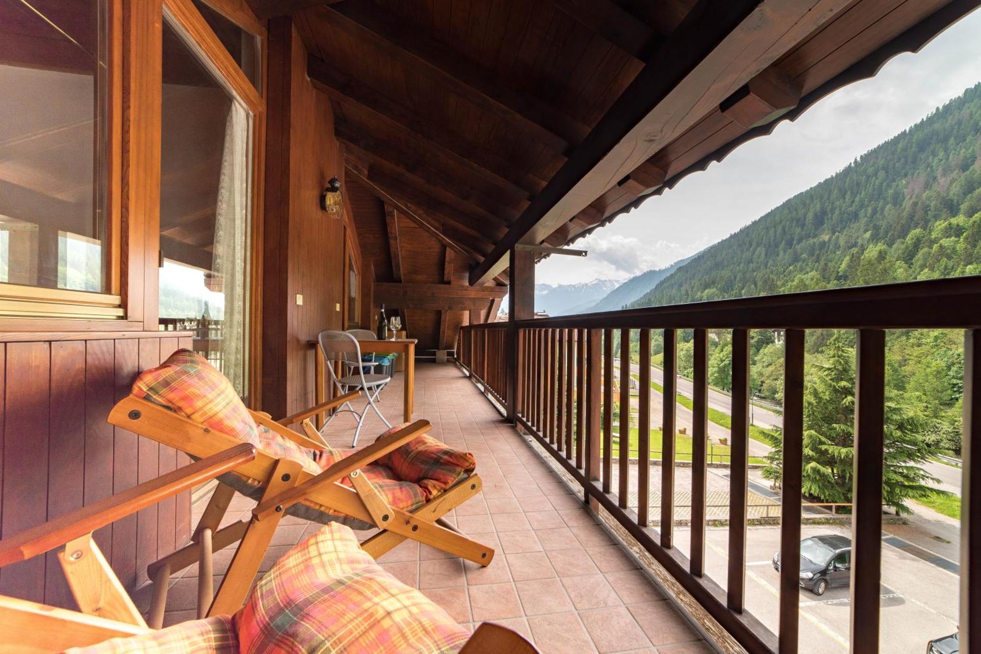 Monari Riverside Terrace