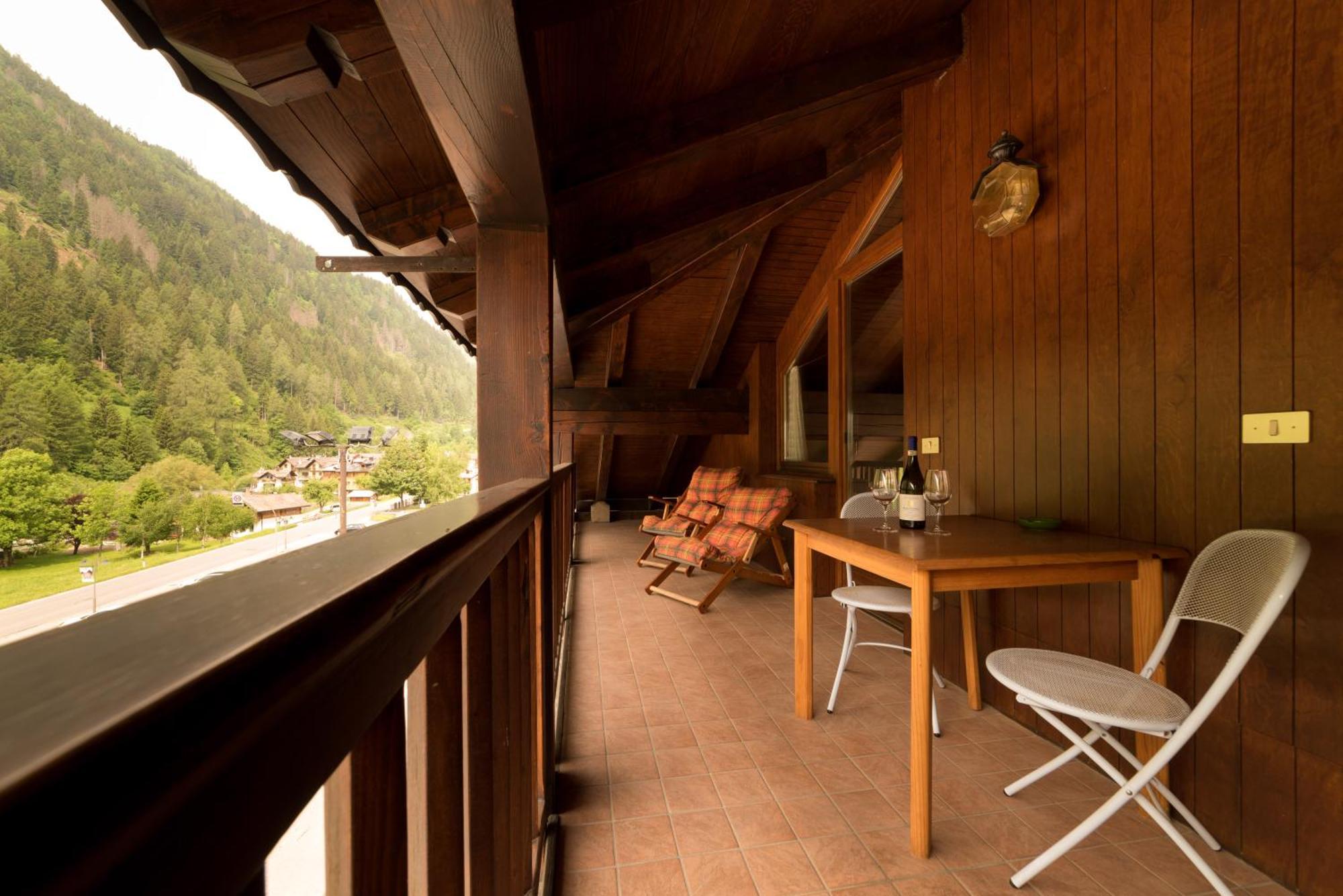 Monari Riverside Terrace Cogolo